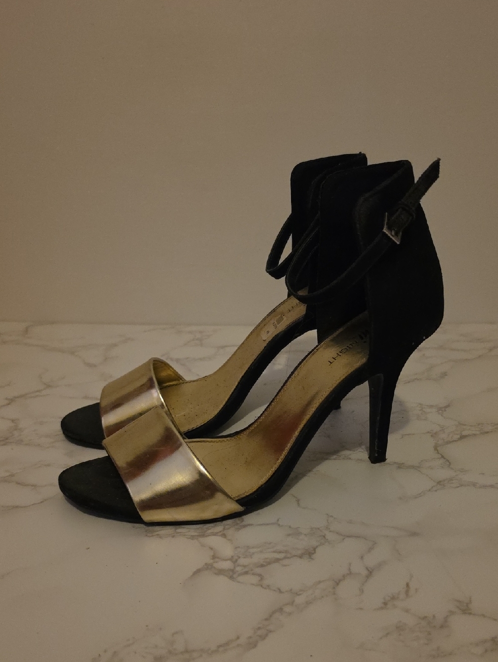 FIONI Clothing Black and Gold Open-Toe Ankle-Strap Heels